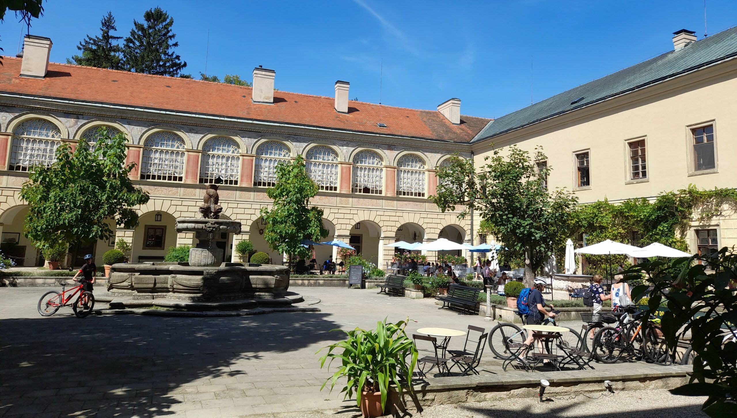 Zámek Častolovice na Rychnovsku je skvostem české historické architektury