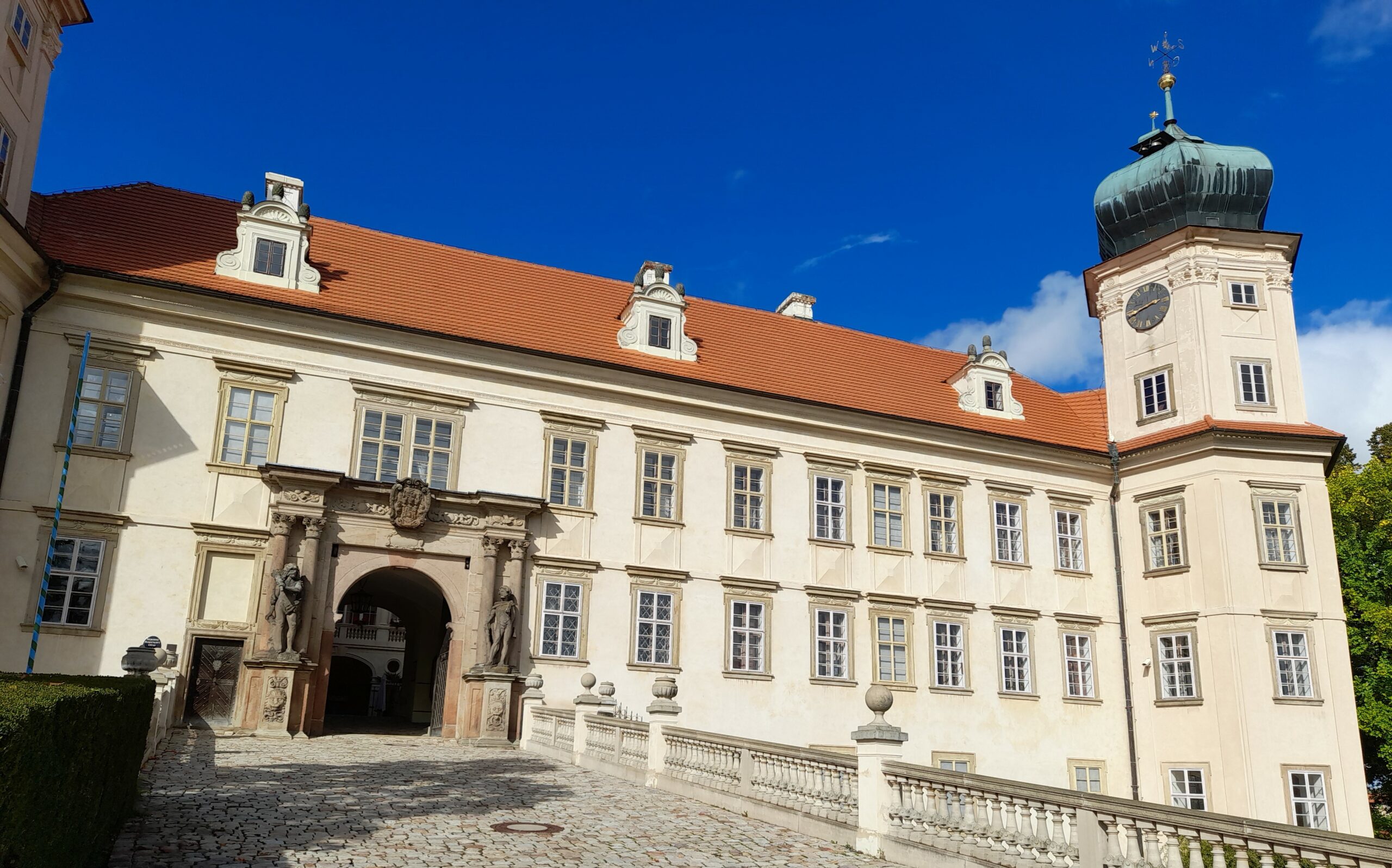 Mníšek pod Brdy je centrem turistického ruchu celého regionu